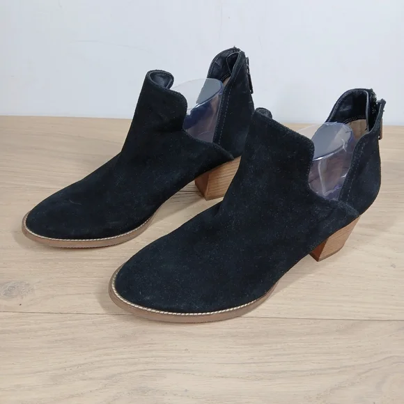 Blondo Black Leather Waterproof Back Zip Cutout Block Heel Ankle Booties 1644 - Picture 2 of 12